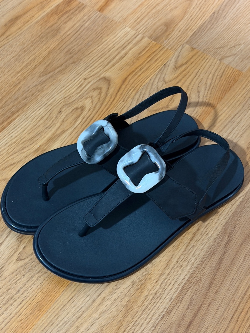 Olukai Tommy Bahama thong sandal